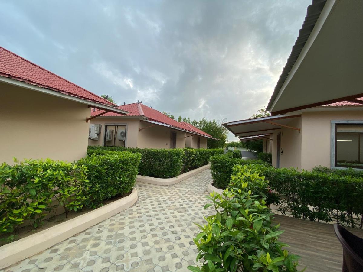 City The Village Beach Resort Laeja Exterior photo